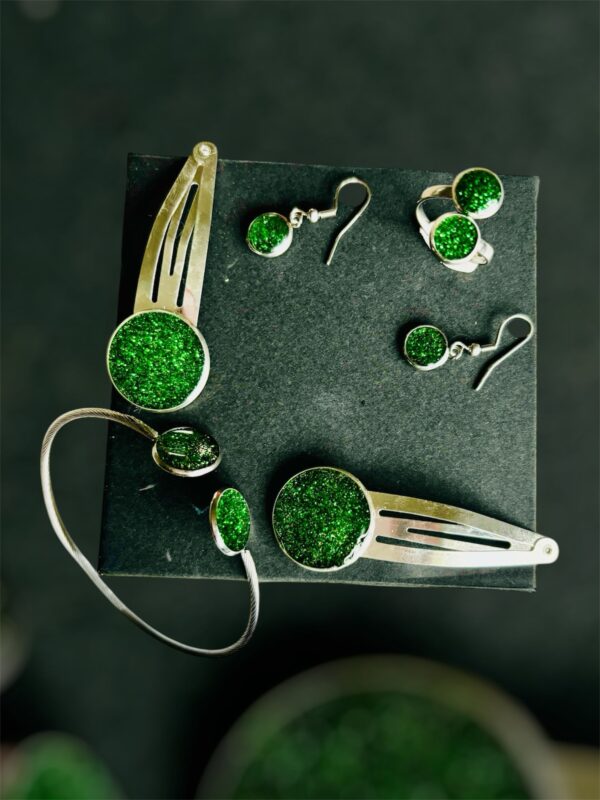 Emerald Sparkle Resin Jewelry Set